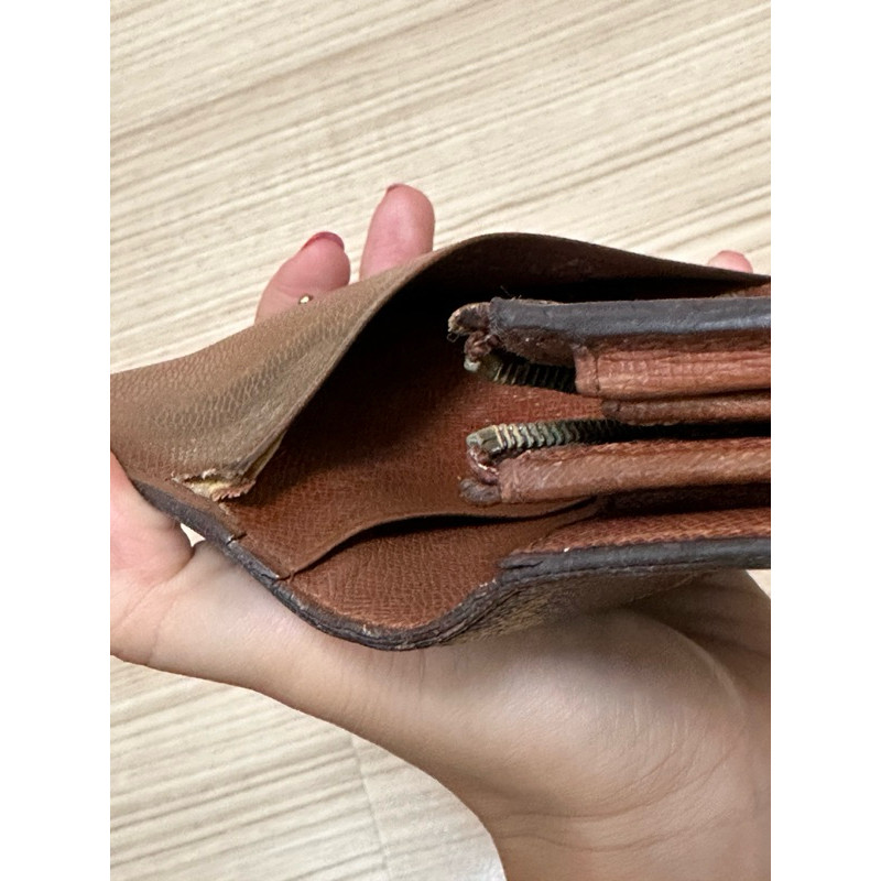 กระเป๋าสตางค์ LV มือสอง แท้