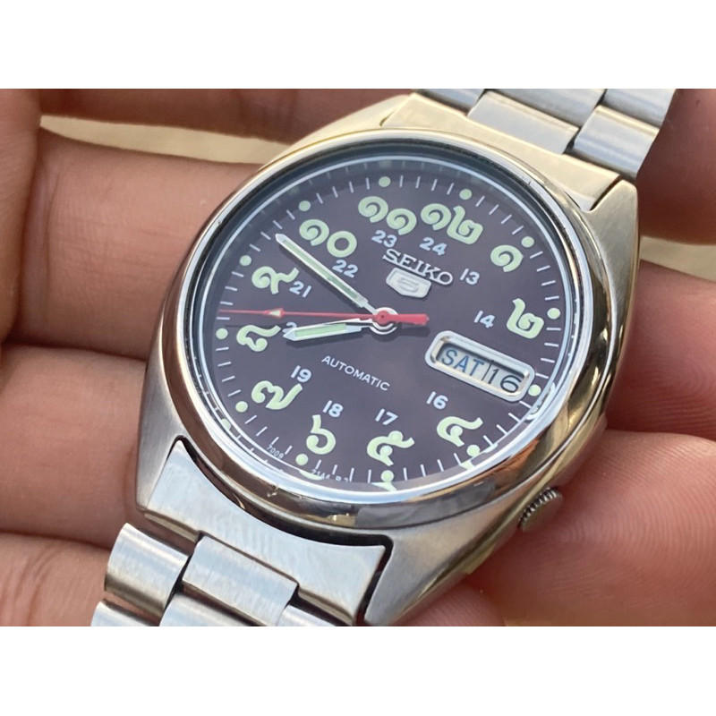 Seiko5 7009 automatic นาฬิกาหน้าปัดตัวเลขไทยทรงกลมสีแดงเลือด