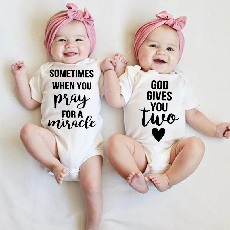ในสต็อก Twins ชุดบอดี้สูททารกแรกเกิดฤดูร้อนเด็กทารกเกิดเสื้อผ้าแขนสั้นชายหญิง Jumpsuit การตั้งครรภ์ประกาศ