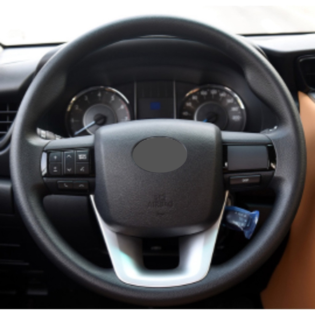 Toyota Hilux Revo เย็บมือที่กําหนดเองคาร์บอนไฟเบอร์และหนังพวงมาลัยสําหรับ Toyota Hilux Revo Toyota Fortuner 2016 2017 2018