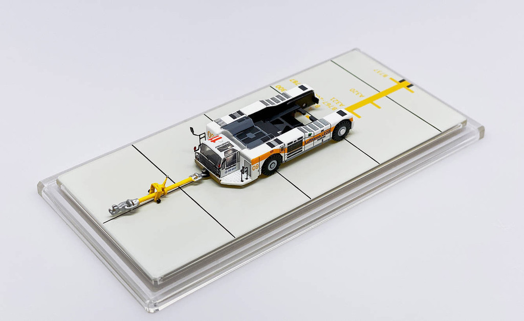 JC Wings Germany Hensa Airlines รถแทรกเตอร์รถพ่วงไม่ทาสี 1: 200 วัสดุโลหะผสม