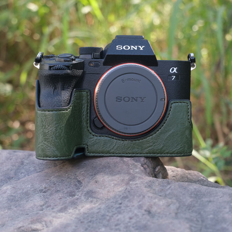 เหมาะสําหรับกระเป๋ากล้อง Sony A7c A6400 A6700 เคสป้องกัน A7M3 กระเป๋ากล้องหนังแท้ A7m4 อุปกรณ์เสริม