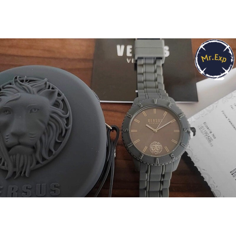 นาฬิกาผู้ชายเวอซาเช่ สายซิลิโคน Versace Versus VRSS-VSPOY7021 สินค้าแบรนด์เนมแท้ จากฝรั่งเศษ