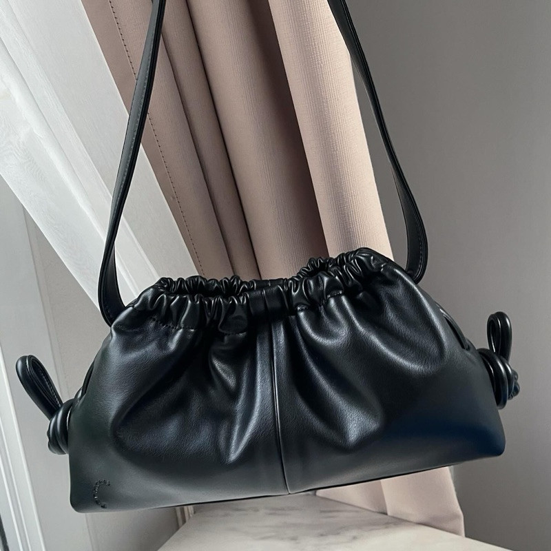 **พร้อมส่ง ของแท้** Garmenti Gyoza leather สีดำ สุดcute น่ารักกก  uro