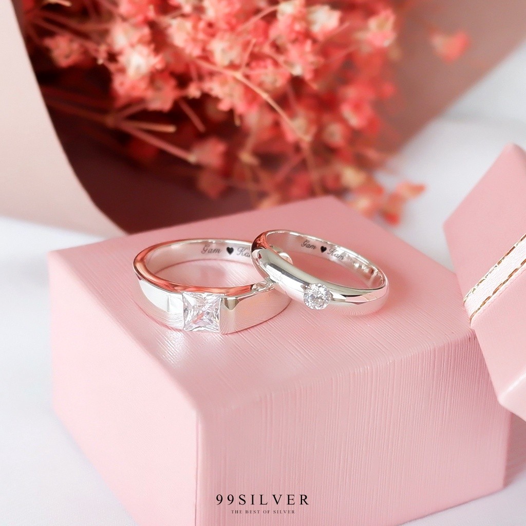 แหวนคู่รัก เพชรเม็ดเหลี่ยม Diamond Cut และเพชรเม็ดเกลม 2.5 มม. เรือนโค้ง (ได้แหวน 2 วง) (R9-12)