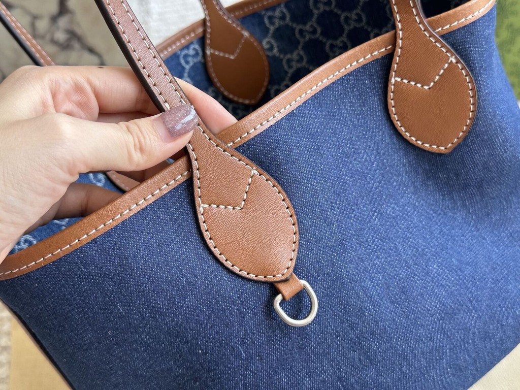 < Yuyu Ready Stock > Classic Double-Sided tote Bag Fashion tote Bag Casual Handbag Handbag with Box Size 22 * 21cm