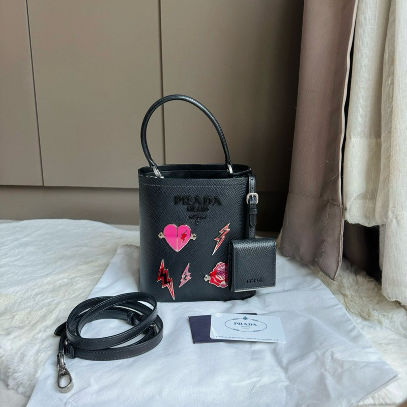 **Rare** Like new ️ Prada panier small ปี2019 ออก shop ไทย สภาพสวยมากค่า ยังใหม่ มุมไม่ถลอก ภายในสะ