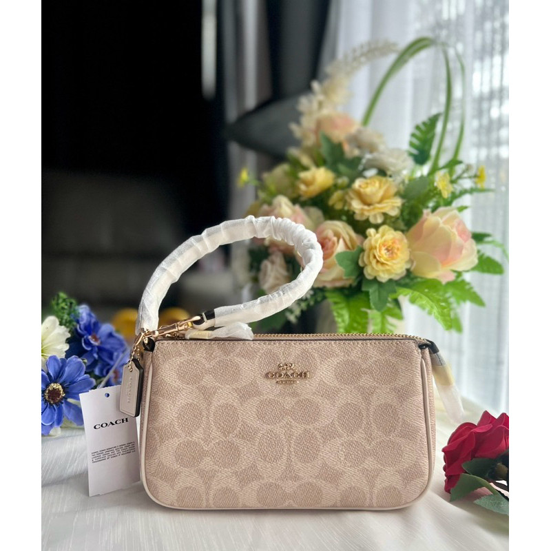 ♞,♘พร้อมส่งค่ะ   Nolita 19 With Floral Print ขนาด : 7.5"(L)*4.5"(H)*2.0"(W) Style no.CR365  อุปกรณ์