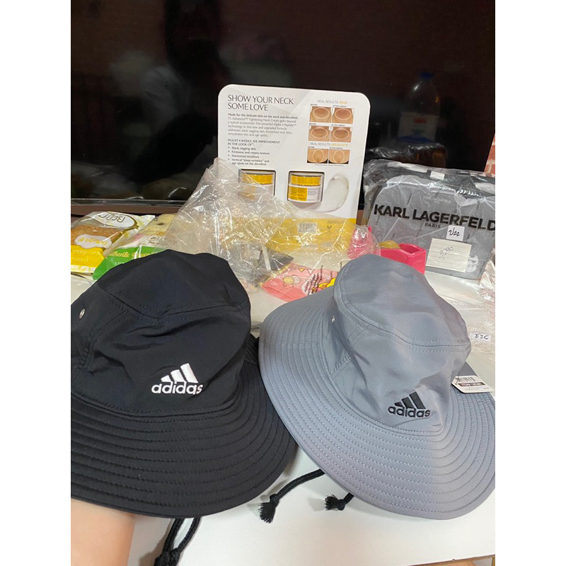 หมวกปีกกว้าง ยี่ห้อ adidas สีดำ / สีเทา