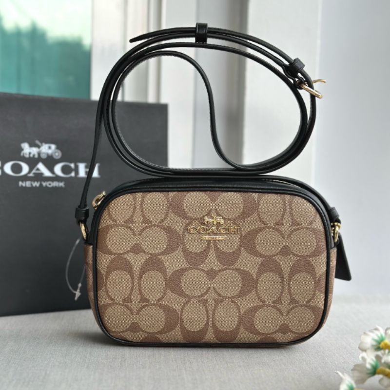 ♞,♘,♙️NEW Coach  Mini Jamie Camera Bag In Signature Canvas ครอสบอดี้ 1 ซิป หนัง C สีน้ำตาล/ ขอบดำ /