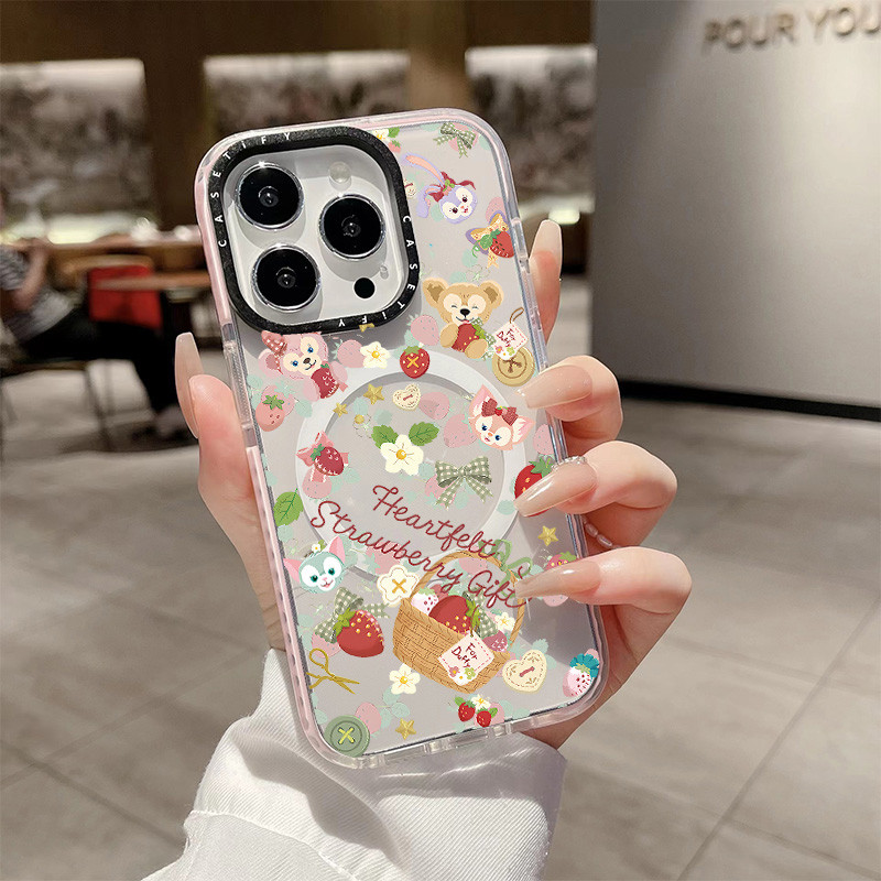 สตรอเบอร์รี่น่ารัก Duffy Bear ไร้สายชาร์จแม่เหล็กสําหรับ IPhone 11 14 15 16 Pro Max 12 13 Pro Max ฝาครอบ 14 15 16 PLUS ซิลิโคนนุ่มกันชนใสกันกระแทกปลอก