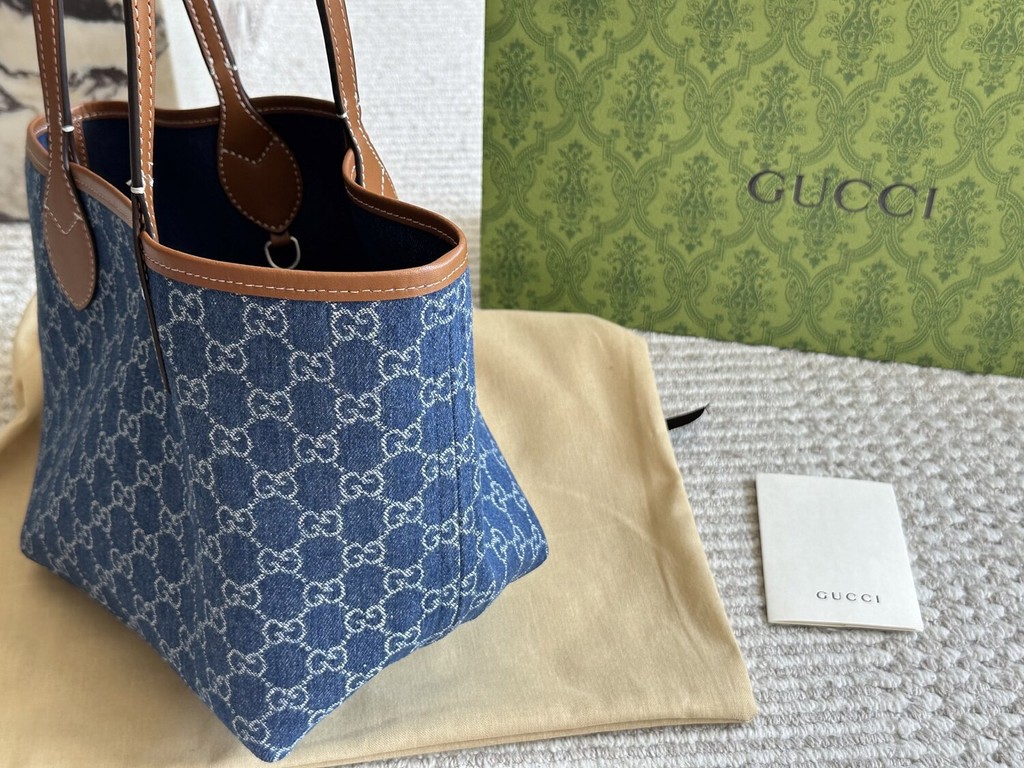 < Yuyu Ready Stock > Classic Double-Sided tote Bag Fashion tote Bag Casual Handbag Handbag with Box Size 22 * 21cm