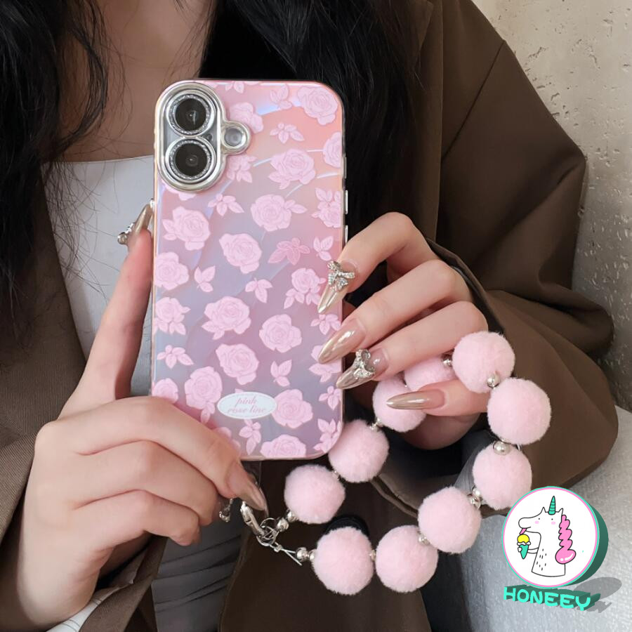 หรูหราระลอกน้ําเลเซอร์เคสโทรศัพท์สีชมพู Pompom Ball สําหรับ IPhone 16 15 14 13 11 12 Pro Max Plus ดอกไม้สีชมพูออกแบบ Bling Glitter กรอบกล้อง Funda