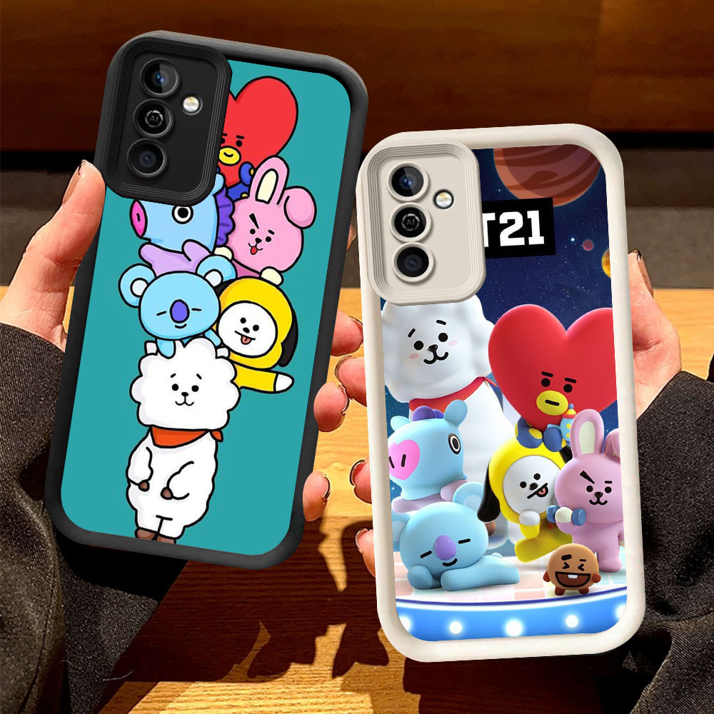 O-42 BT21 เคสสําหรับ Samsung Galaxy A35 A04s A34 A25 A05S A36 A26 A56 5G สีดําและสีขาว