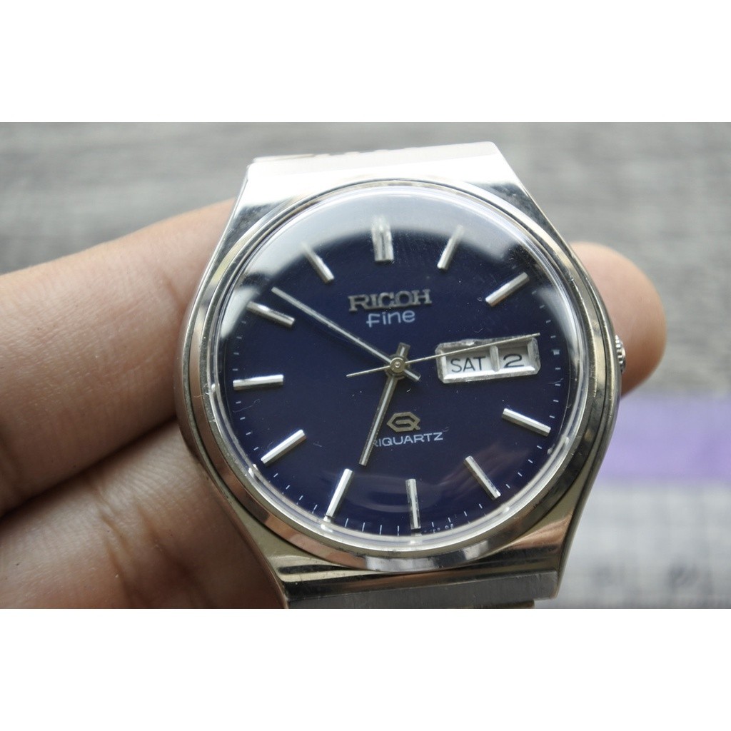 นาฬิกา Vintage มือสองญี่ปุ่น RICOH RIQUARTZ FINE ระบบ QUARTZ ผู้ชาย ทรงกลม กรอบเงิน หน้าสีน้ำเงิน ห