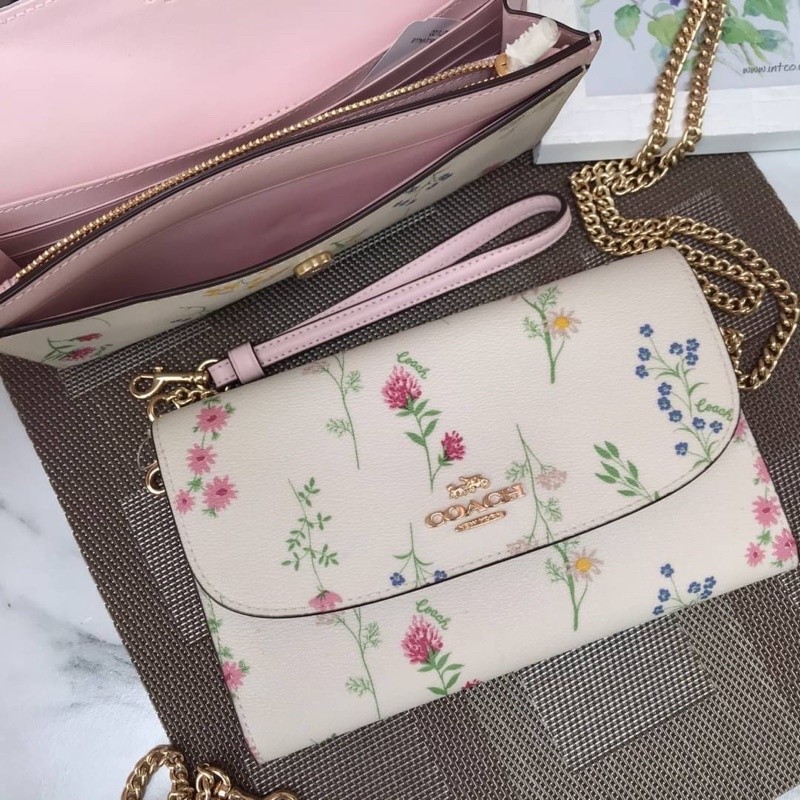 (ผ่อน0%) กระเป๋าสตางค์ coach GEMMA CLUTCH CROSSBODY WITH SPACED WILDFLOWER PRINT C3053 สีขาว ลายดอก
