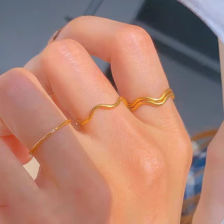 แหวนสายคลื่นสแตนเลสสําหรับผู้หญิง,ไม่ซีดจาง 18K ชุบทอง Hypoallergenic Non Tarnish แหวนแฟชั่นสไตล์มินิมอล