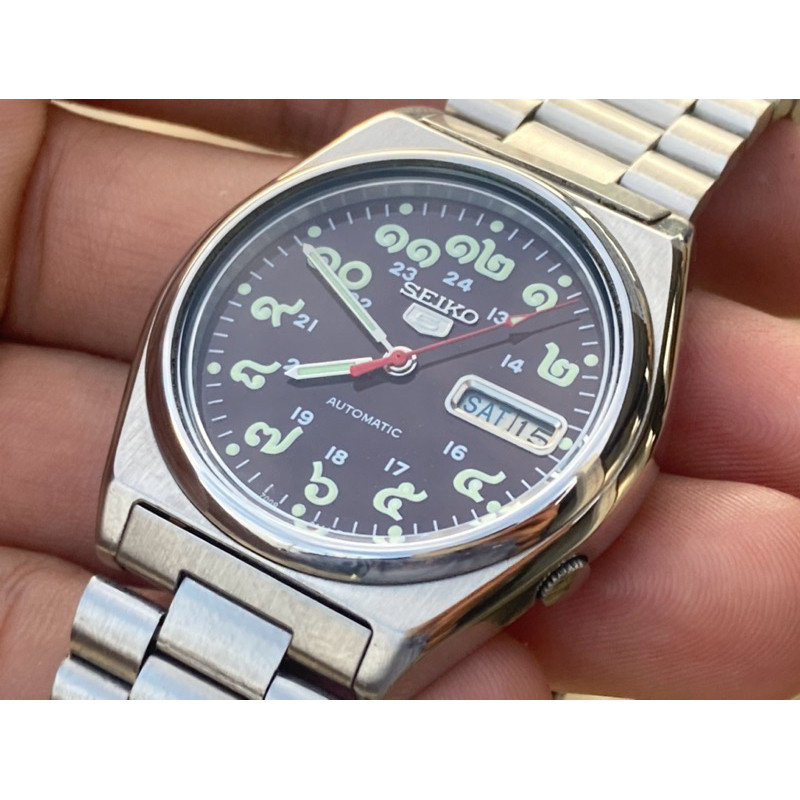 มาใหม่️ Seiko5 automatic 7009 แท้ หน้าหน้าปัดเลขไทยทรงเหลี่ยมสีแดงเลือด สวย