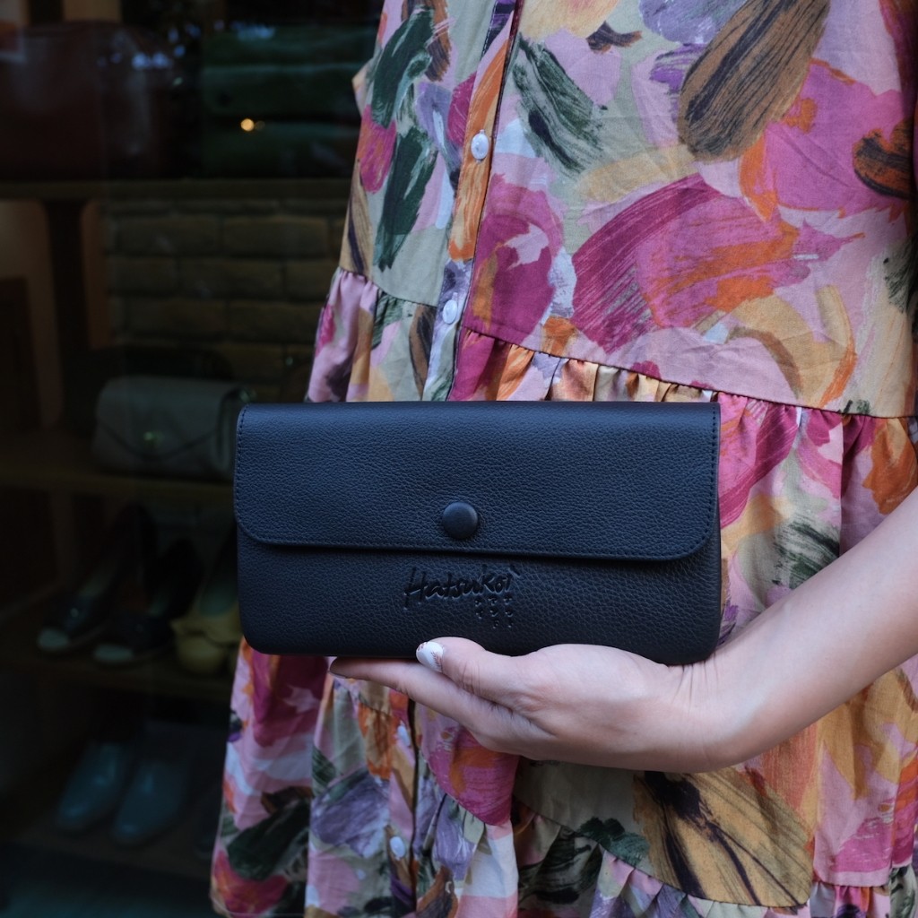 กระเป๋าสตางค์ใบยาว หนังวัวสัมผัสนุ่มมือสุดๆ เบา ช่องเยอะ และจุสุดๆ More by Hatsukoi Leather Wallet