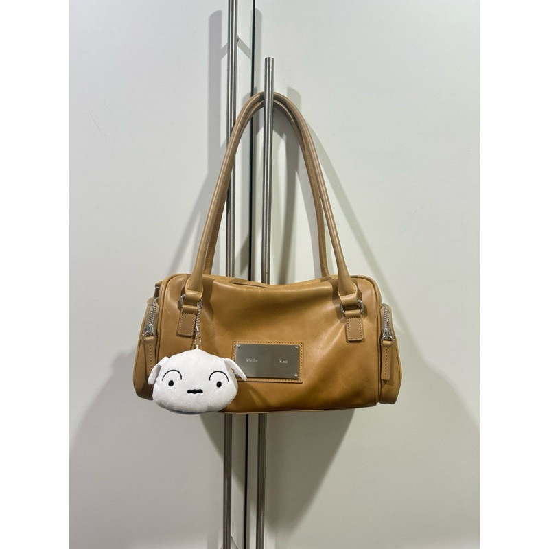 ส่งต่อ Martin Kim จากประเทศเกาหลี สีแทน สวยมาก แต่งตัวง่ายมาก pocket bag