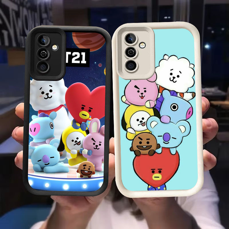O-42 BT21 เคสสําหรับ Samsung Galaxy S21 M15 S24 A55 5G FE สีดําและสีขาว
