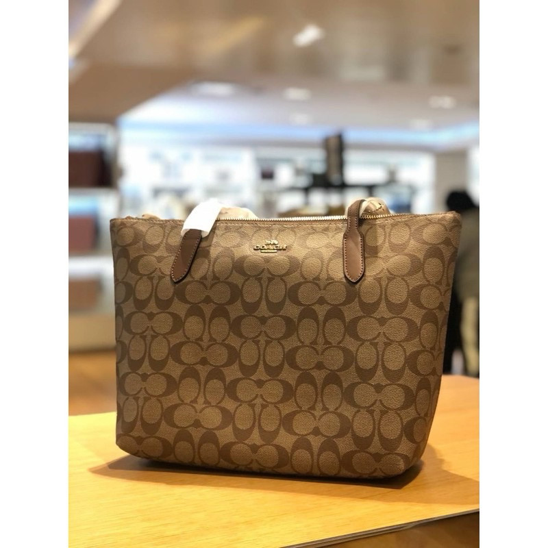 2024 มือ 2 สภาพดี ️กระเป๋า COACH 4455 ZIP TOP TOTE IN SIGNATURE CANVAS (IMQRF) โทส 14 นิ้ว