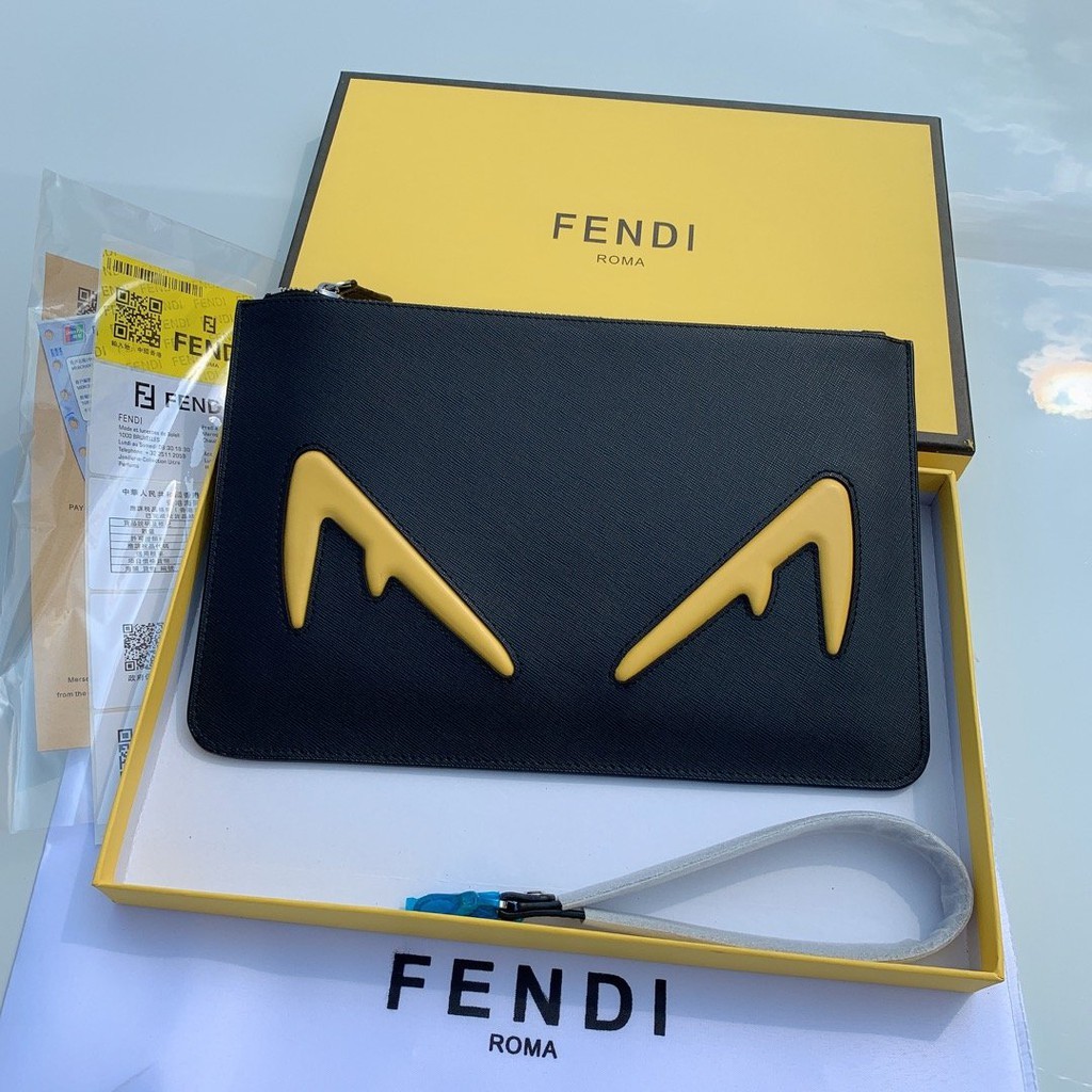 ในสต็อก กระเป๋าสะพายข้างผู้ชาย Fendi