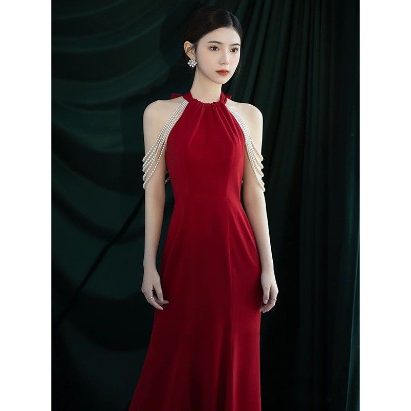 เจ้าสาวชื่นชมชุดราตรีทรงหางปลาระดับไฮเอนด์ที่หรูหราระดับ high-end งานเลี้ยงวันเกิดคล้องคอหมั้นชุดรา