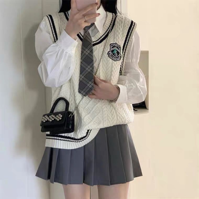 4XLเครื่องแบบJK ชุด 3 ชิ้น เสื้อเชิ้ตสีขาว+เน็คไท+กระโปรงจีบ+เสื้อกั๊กชุดนักเรียนปักสไตล์มหาวิทยาลั