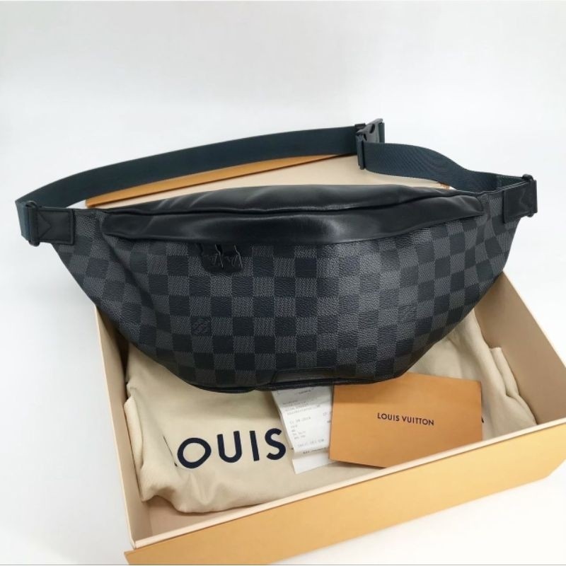 กระเป๋าคาดอก (Very Good) LV Discovery Bumbag Damier Graphite Bag Dc19รอเช็คสต๊อก