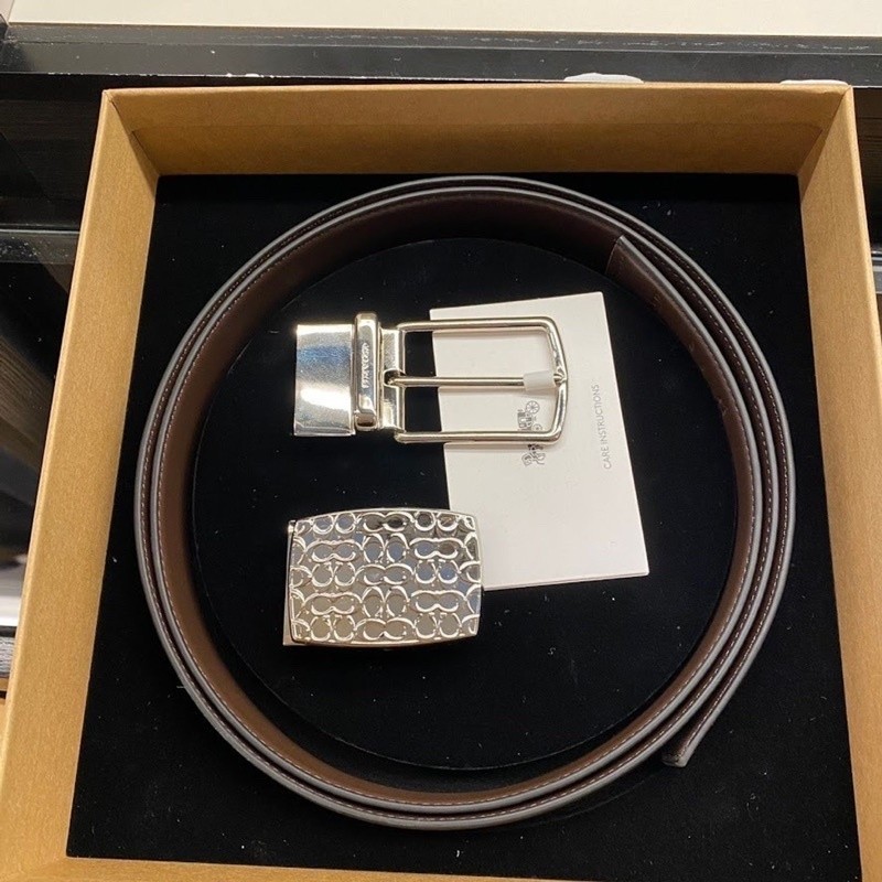 ♞,(ผ่อน0%) เซ็ตเข็มขัดหนังผู้ชาย เส้นเล็ก 2 หัว ใช้ได้ 2 ด้าน ดำ น้ำตาลCOACH F65186 SIGNATURE PLAQ