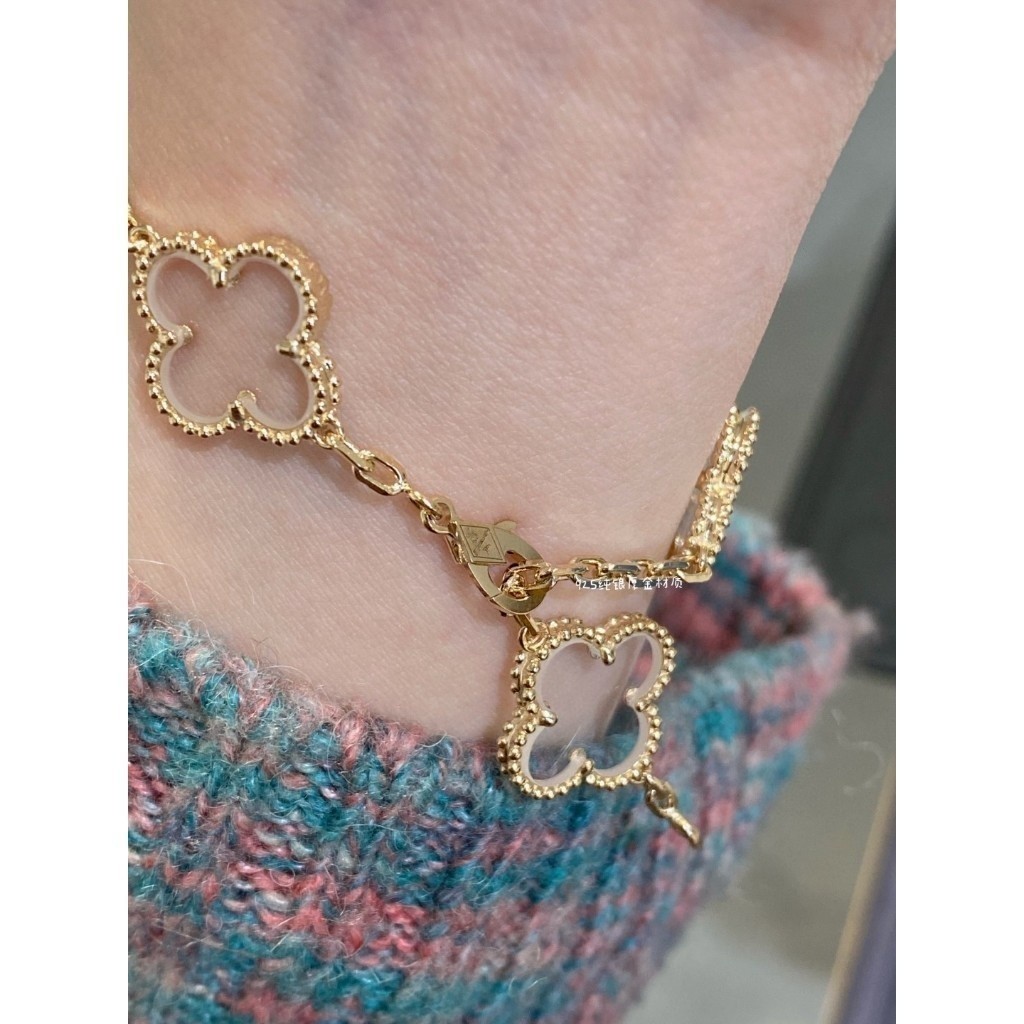 Pre order ราคา3400 Van Cleef & Arpels Limited edition five-colored Bracelet สร้อยข้อมือ