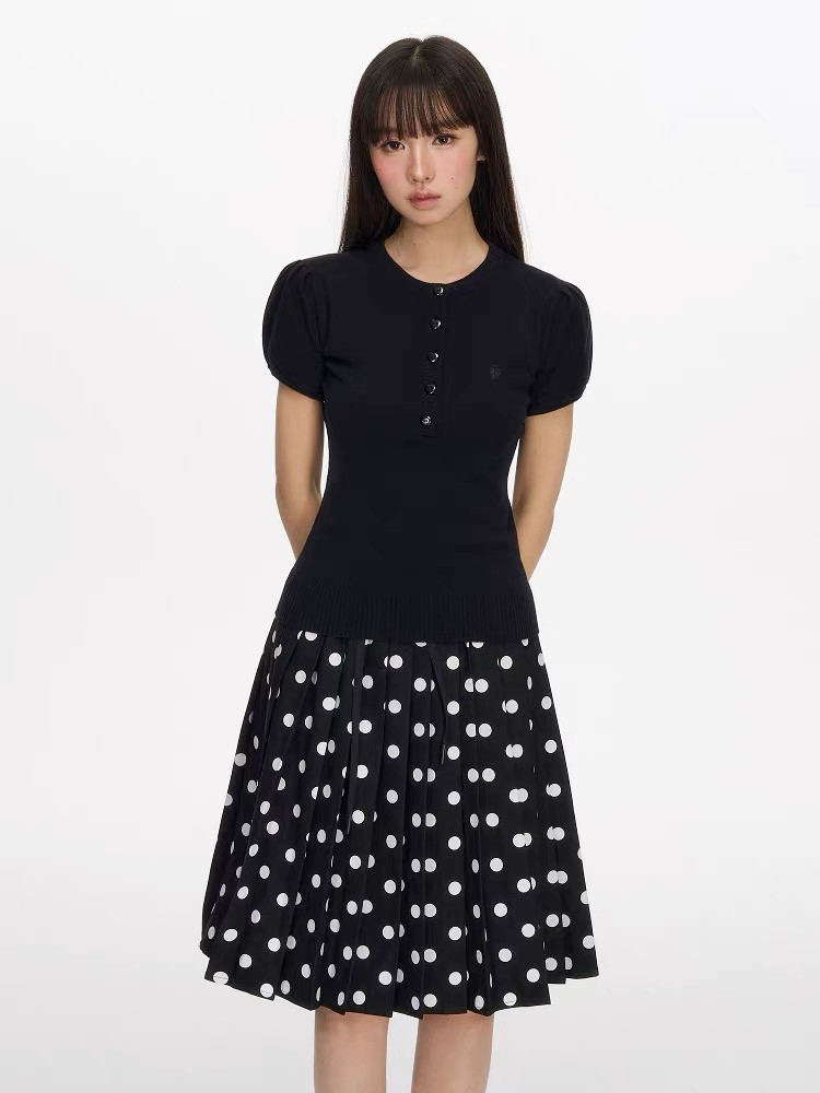 สีดําขนสัตว์ถักแขนสั้นเสื้อยืดหัวใจล็อคเย็บปักถักร้อยออกแบบฤดูใบไม้ผลิฤดูร้อน Henry Collar Nar