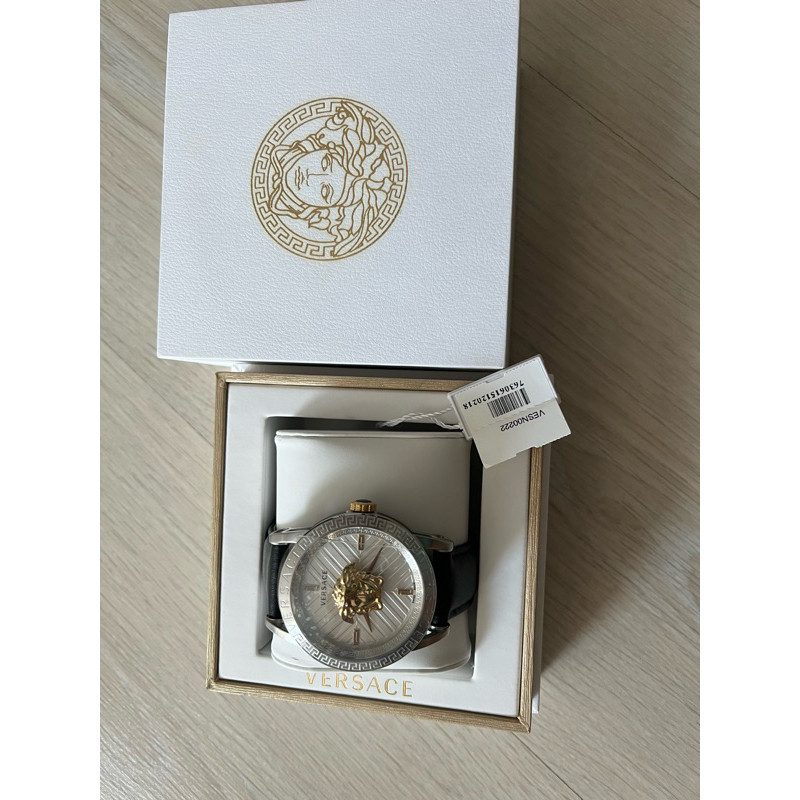 นาฬิกายี่ห้อ Versace