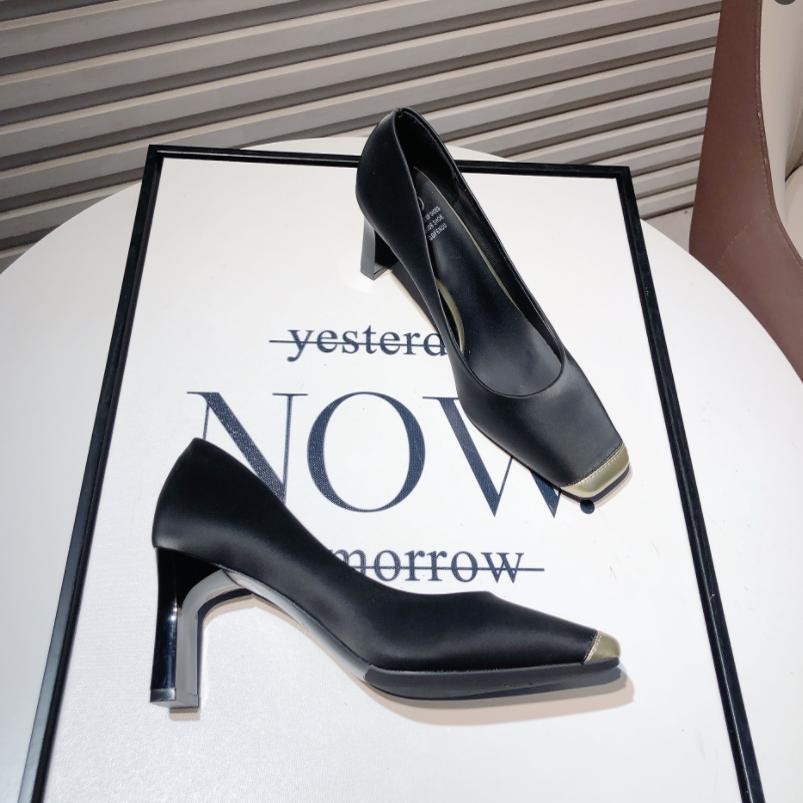 รองเท้าส้นเตารีดดีไซน์การประกบ 2025 หัวสี่เหลี่ยมสไตล์โมเดิร์น เนื้อผ้าไมโครไฟเบอร์นุ่มพิเศษ