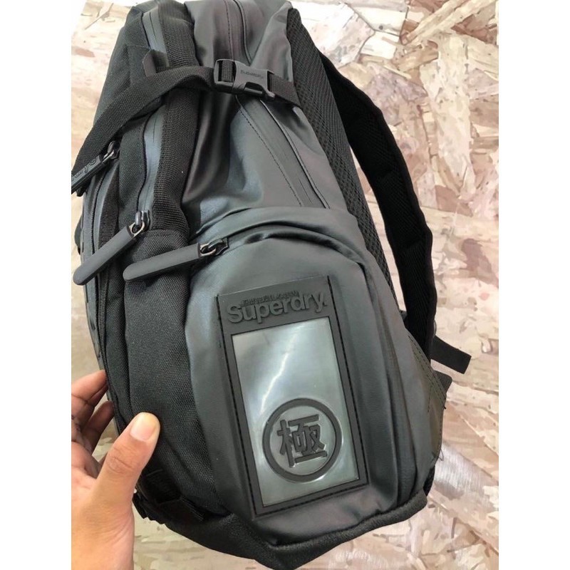 ♞กระเป๋าปีนเขา กระเป๋าเป้  Superdry dvk