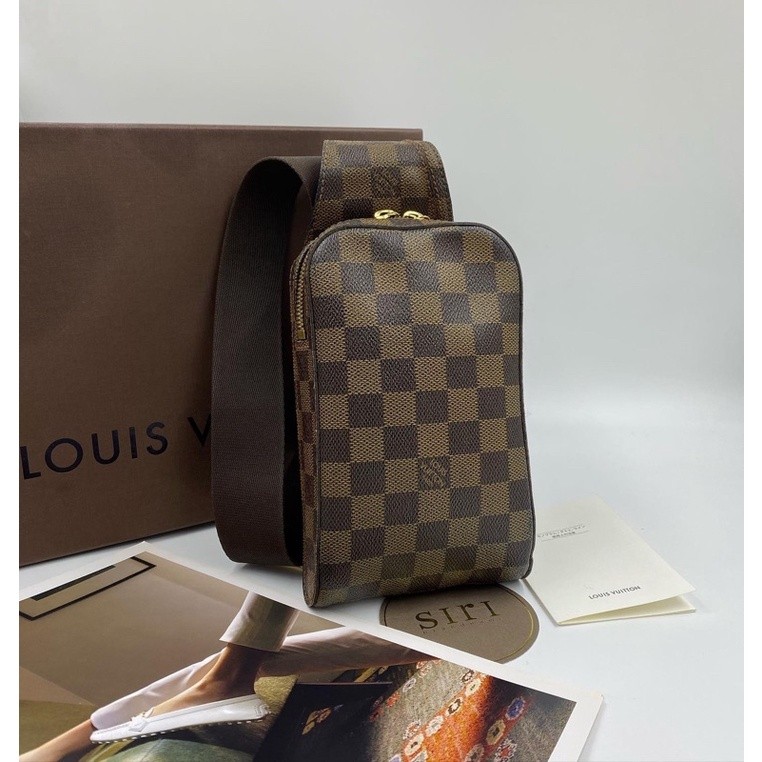 Used LV Geronimos มาพร้อมกล่อง หายากมากค่ะรุ่นนี้ไม่ผลิตแล้วค่ะ ใช้ทนจุได้เยอะค่ะ