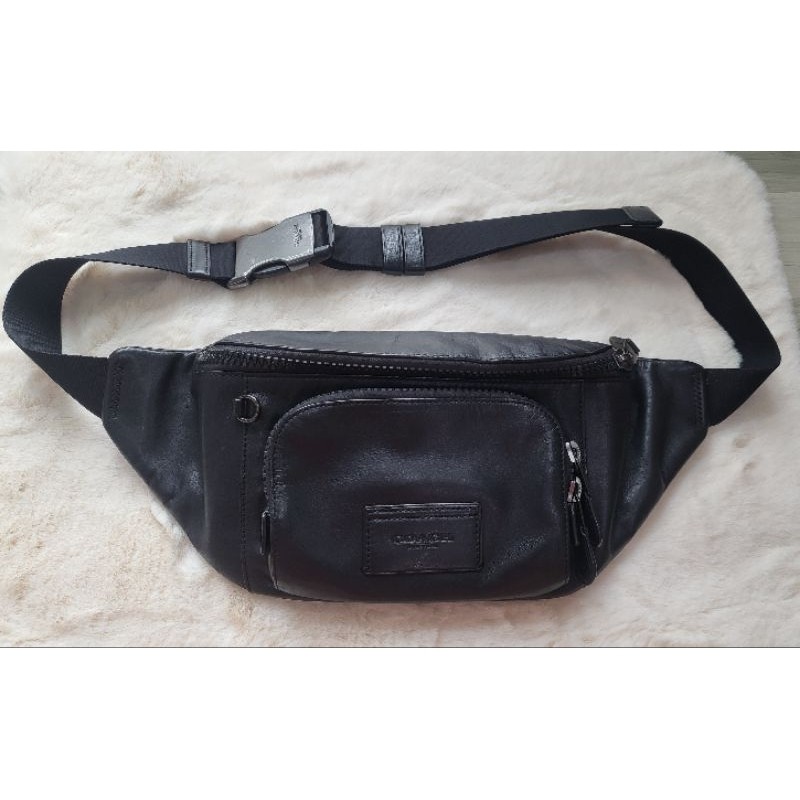 มือสองของแท้% กระเป๋าคาดอก Coach หนังแท้ สีดำ