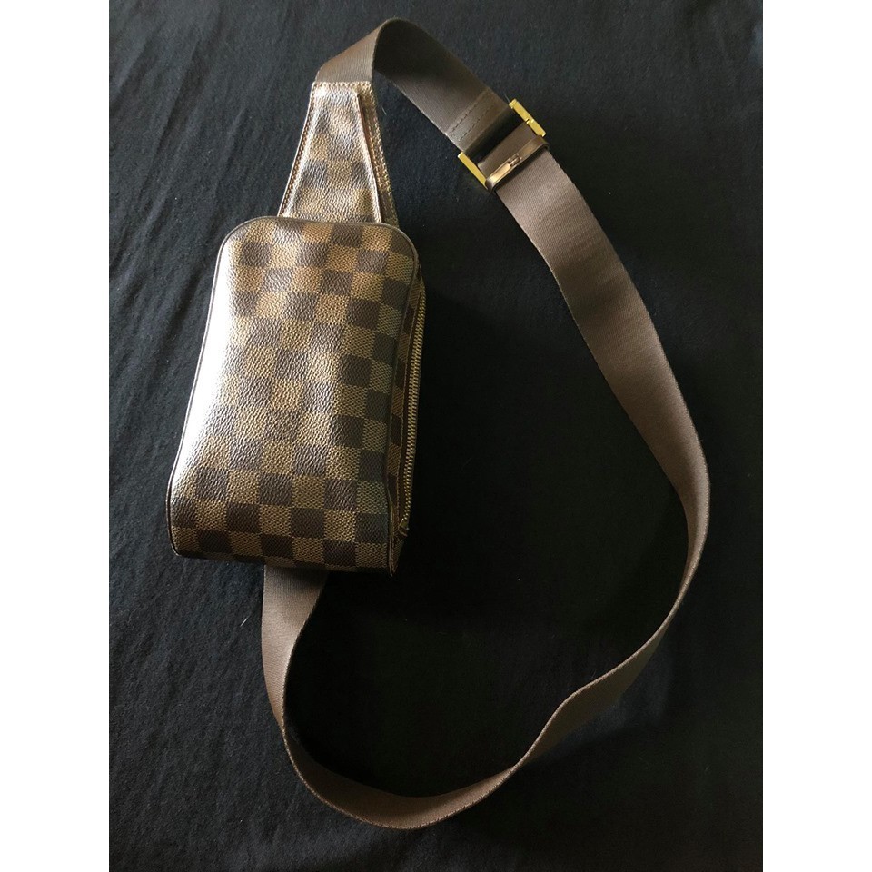 (Louis Vuitton)  Geronimos Damier ปี05 คาดอก LV รุ่น 2 ซิปซับแดง สภาพสวยมาก