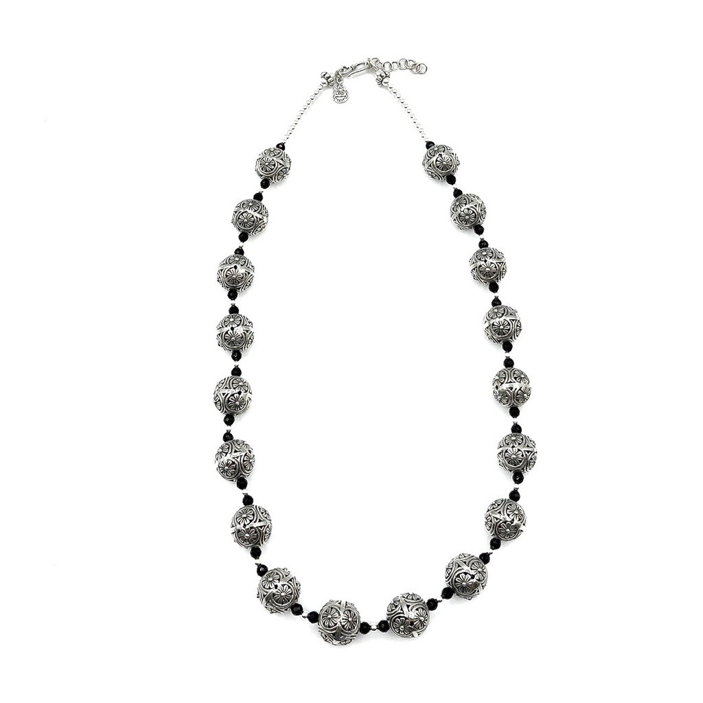 กรุณาสอบถามสต๊อคก่อนสั่งซื้อ สร้อยคอลูกประคำเงินตอกฉลุลายดอกไม้ นิลดำ เงินแท้ 925 [NFS0001]