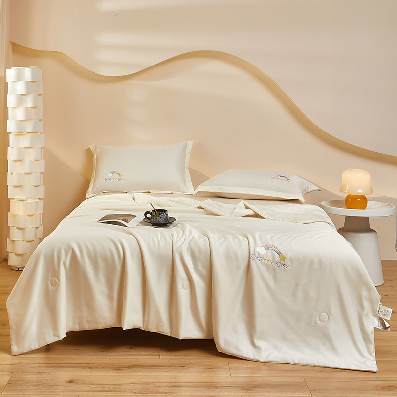 คลาสใหม่ A Cool Silk Embroidery Summer Quilt Ice Silk Surth Quilt เครื่องปรับอากาศนักเรียน Quilt Co