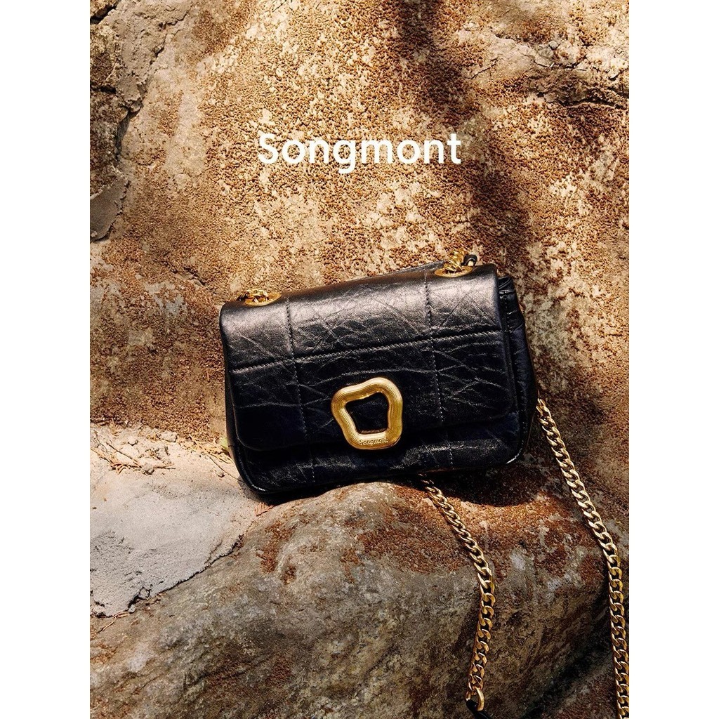 Songmont Mountain ที่เชิงเขาพร้อมกับ Pine Medium Chocolate Commuter ที่ทันสมัย