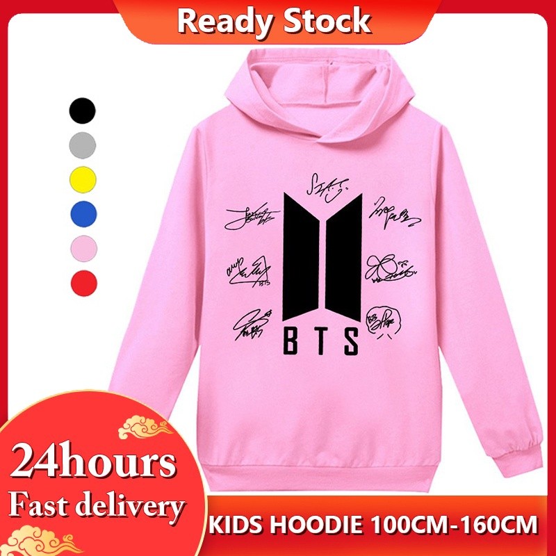 ในสต็อก CODBaju BTS ลายเซ็นพิมพ์เสื้อกันหนาวมีฮู้ดสําหรับเด็กผู้หญิง 2-15 ปีอินเทรนด์สบายๆเด็กทารกกี