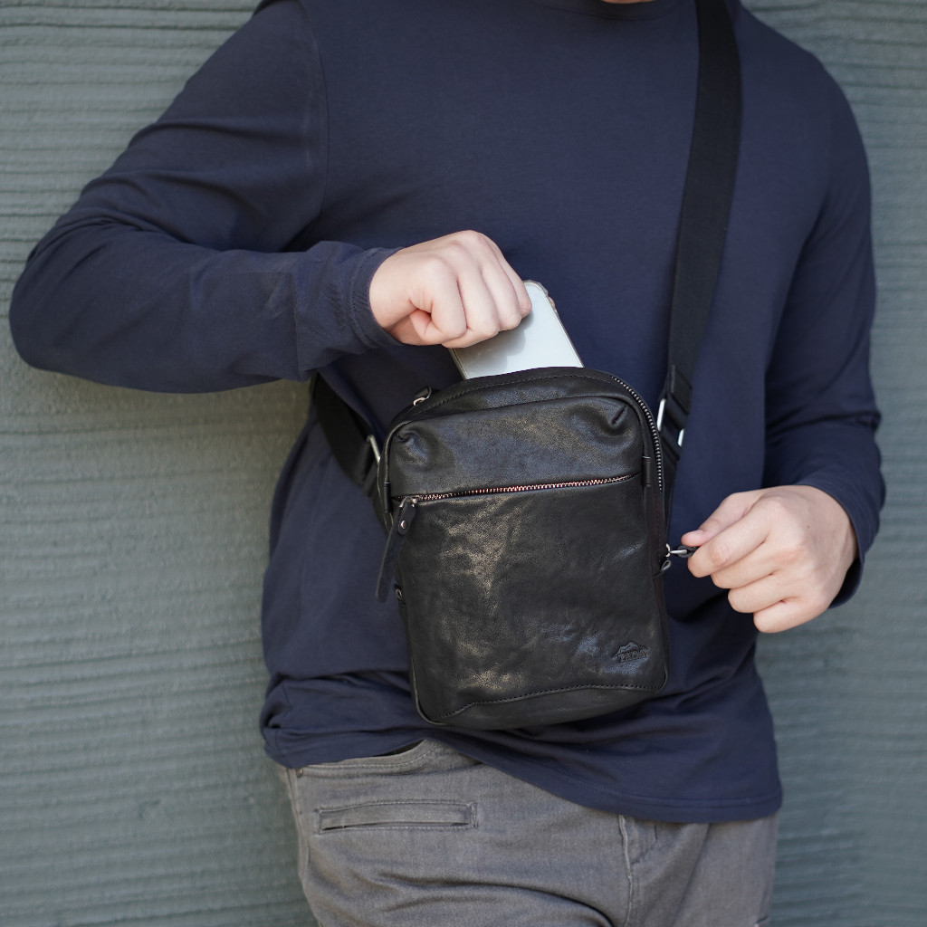 กระเป๋าหนังผู้ชาย /กระเป๋าหนังคาดอกผู้ชาย สีดำ รุ่น B-BK-788