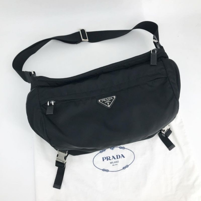 กระเป๋าคาดอก/คาดหลัง (Used) Prada Nylon Bumbag สีดำ คลาสสิค