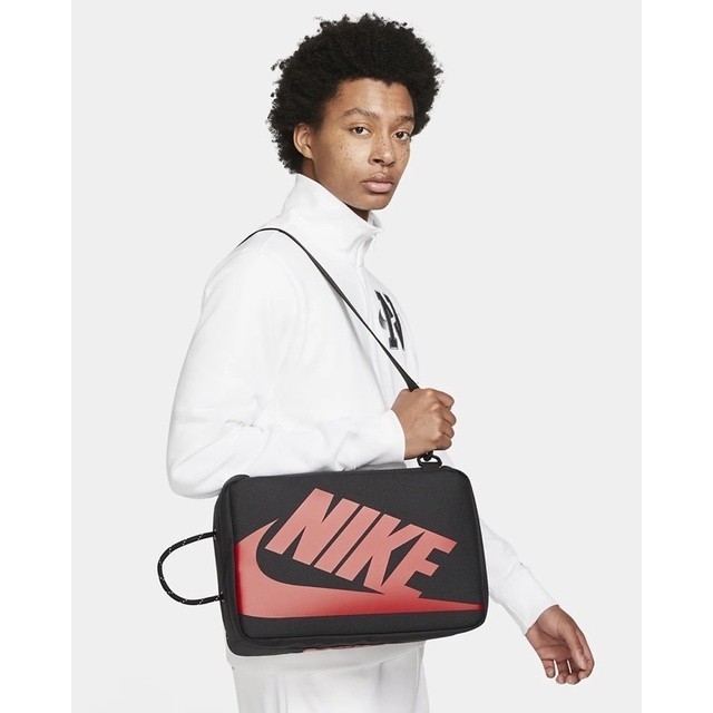♞,♘กระเป๋าท่องเที่ยว NIKE BAG กระเป๋าเป้(ใส่รองเท้าได้) dvk