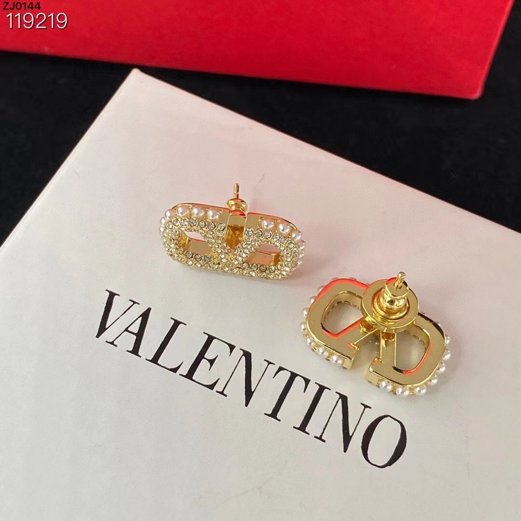 Valentino รุ่นสูงต่างหูใหม่ต่างหูผู้หญิงสไตล์ประณีตและอเนกประสงค์ต่างหูสไตล์เดียวกัน