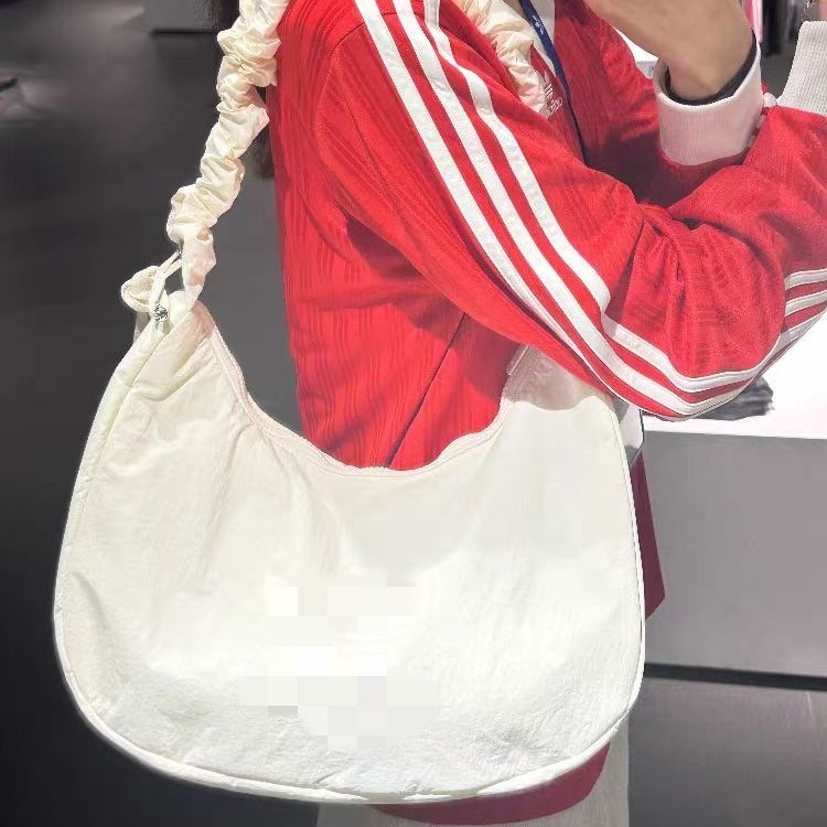Adidas รุ่นสูงแบบพกพา Cloud Bag Clover รักแร้จีบกระเป๋าผู้หญิงกีฬา Casual กระเป๋าสะพายไหล่สะพายข้าง
