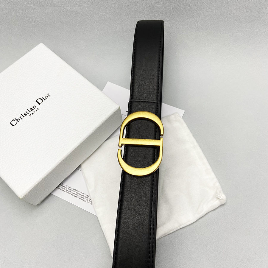 ♞,♘,♙Dior ใหม่ผู้ชายและผู้หญิง Universal Letter Buckle เข็มขัดอินเทรนด์ Retro Dileo Universal อุปกร