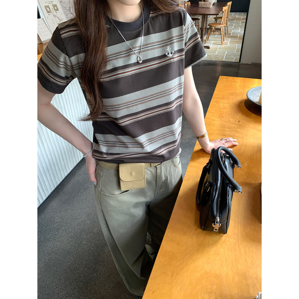 88280 เสื้อยืดแขนสั้นคอกลมปักลายสีตัดกัน ที @